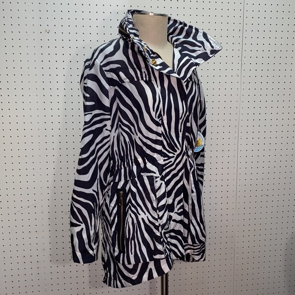 NWT G.E.T. Women’s XS Zebra Print LightWeight Water Resistant Hidden Hood Jacket - Picture 3 of 16